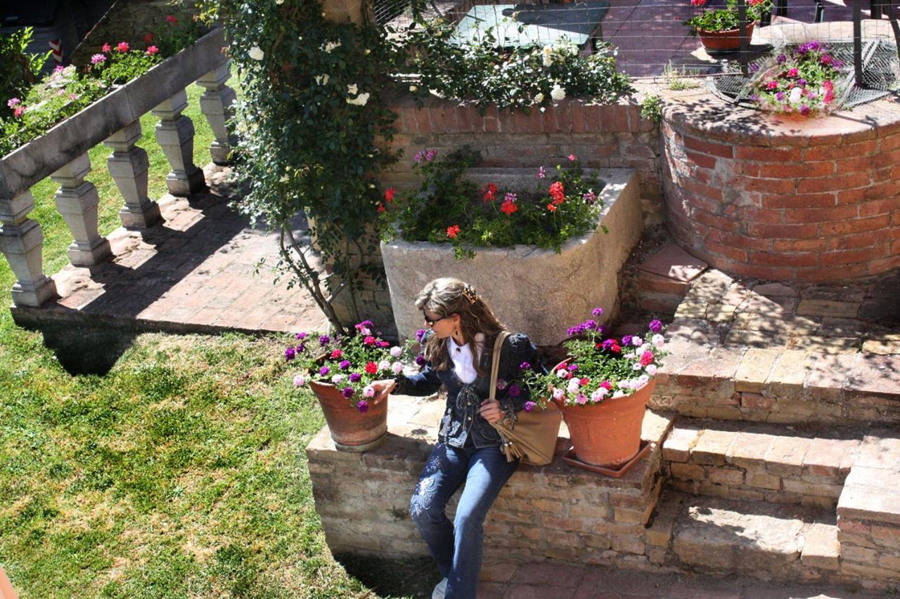 Agriturismo La Grotta Di Montecchino Siena Exterior foto